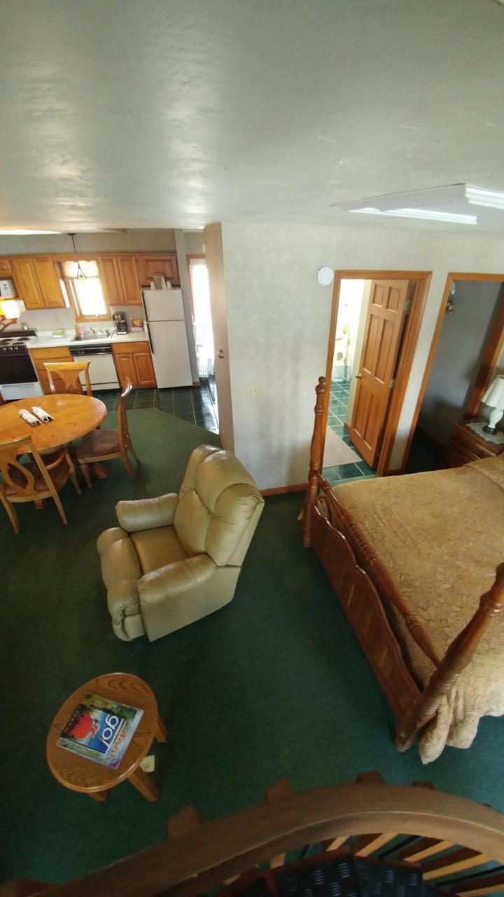Snug Harbor Inn Sturgeon Bay Exterior photo