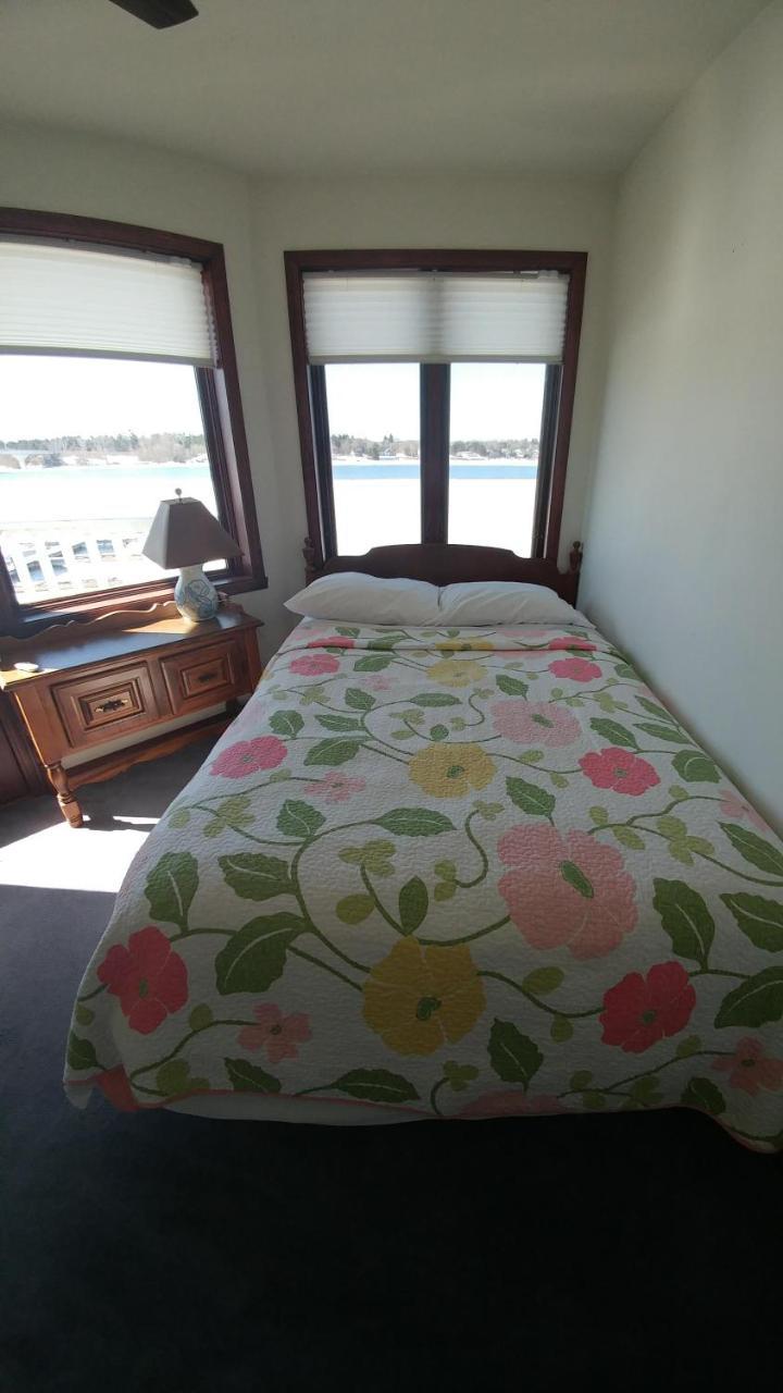 Snug Harbor Inn Sturgeon Bay Exterior photo