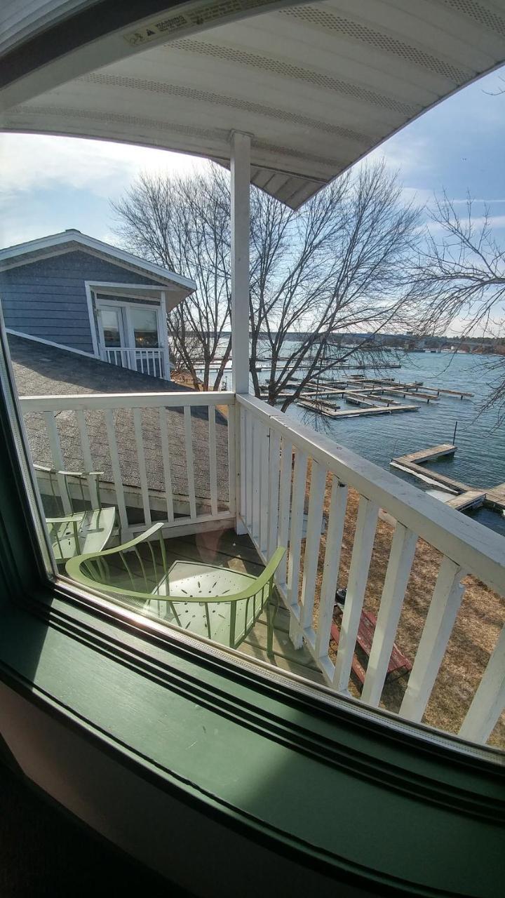 Snug Harbor Inn Sturgeon Bay Exterior photo