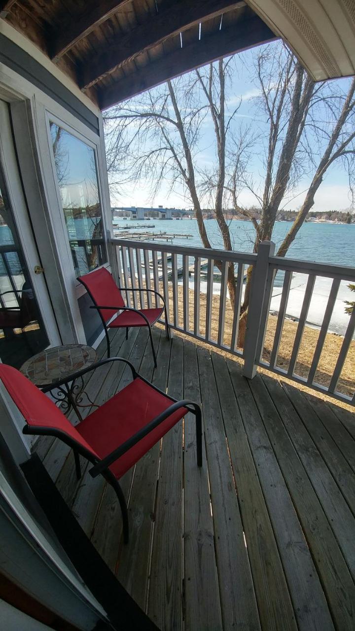 Snug Harbor Inn Sturgeon Bay Exterior photo
