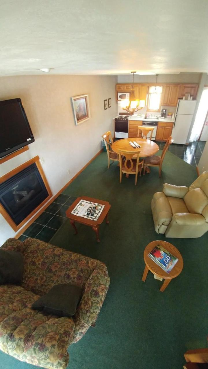 Snug Harbor Inn Sturgeon Bay Exterior photo