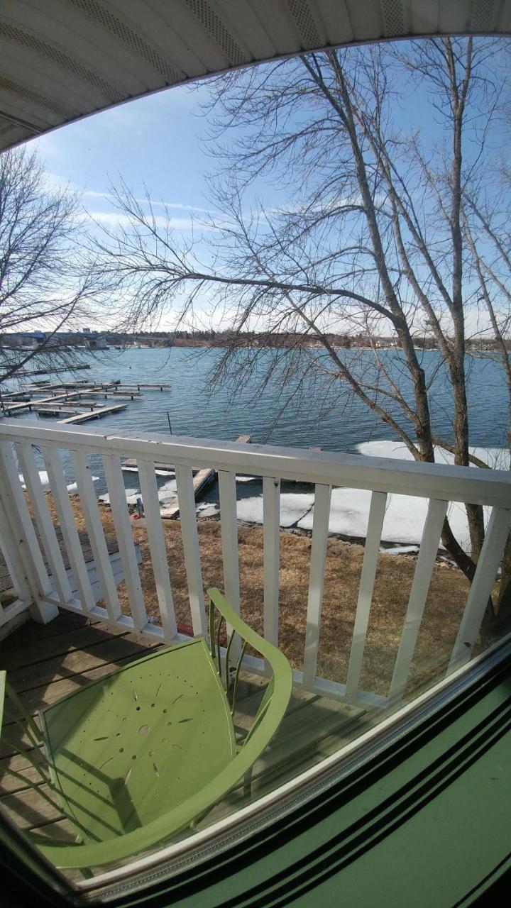 Snug Harbor Inn Sturgeon Bay Exterior photo